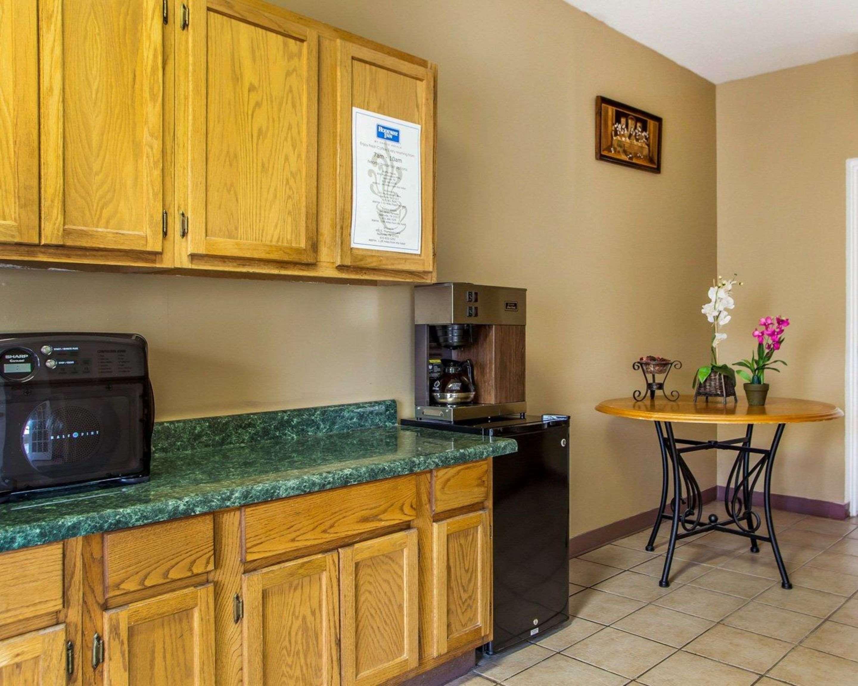 Rodeway Inn Nashville Airport Екстериор снимка